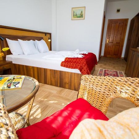 Mai Danube Hotel Ieşelniţa Buitenkant foto