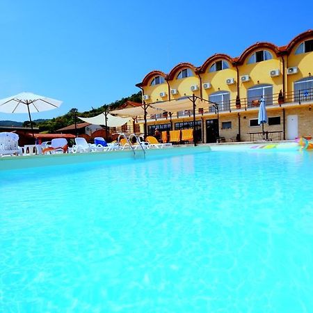 Mai Danube Hotel Ieşelniţa Buitenkant foto