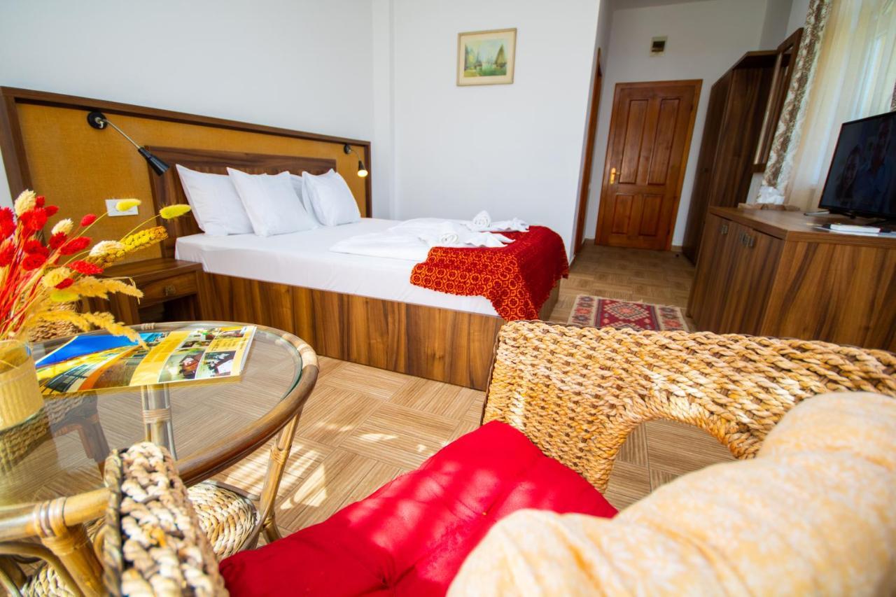 Mai Danube Hotel Ieşelniţa Buitenkant foto
