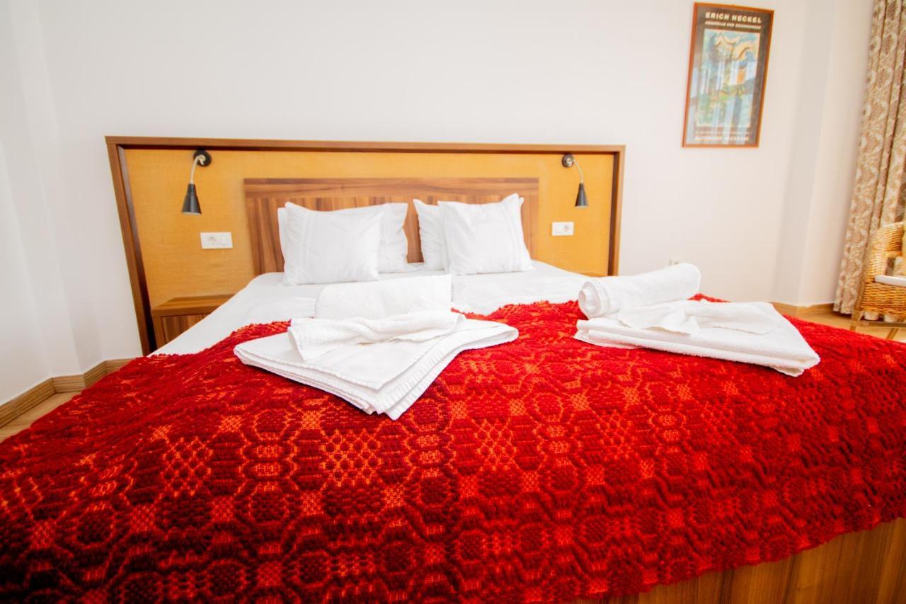 Mai Danube Hotel Ieşelniţa Buitenkant foto