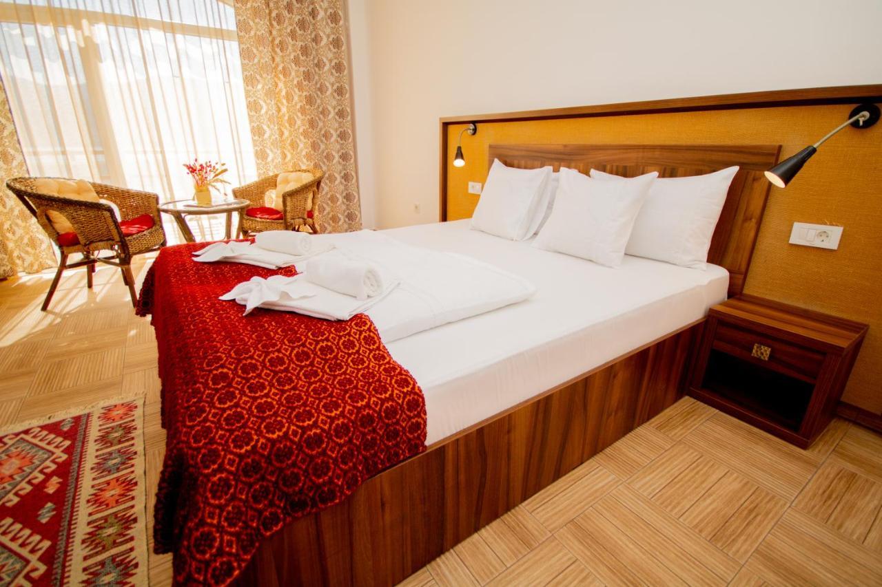 Mai Danube Hotel Ieşelniţa Buitenkant foto