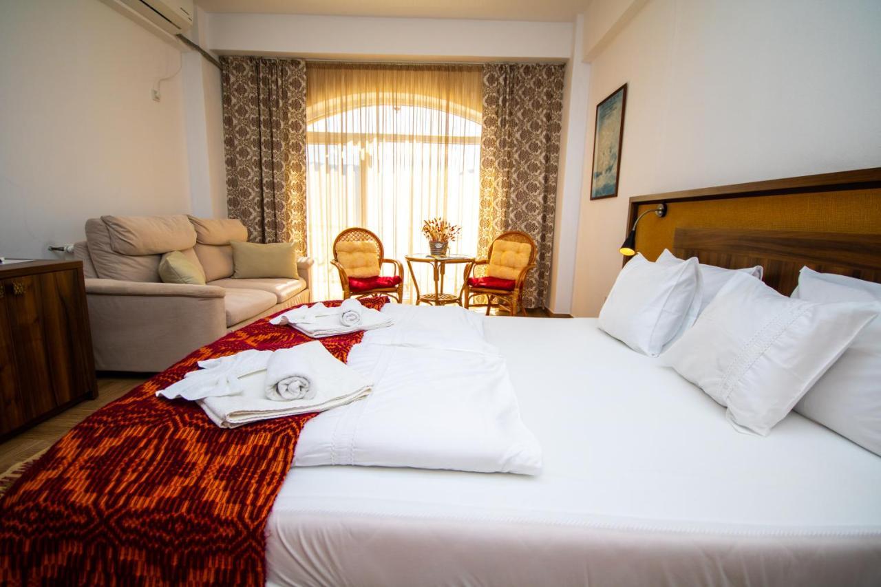 Mai Danube Hotel Ieşelniţa Buitenkant foto