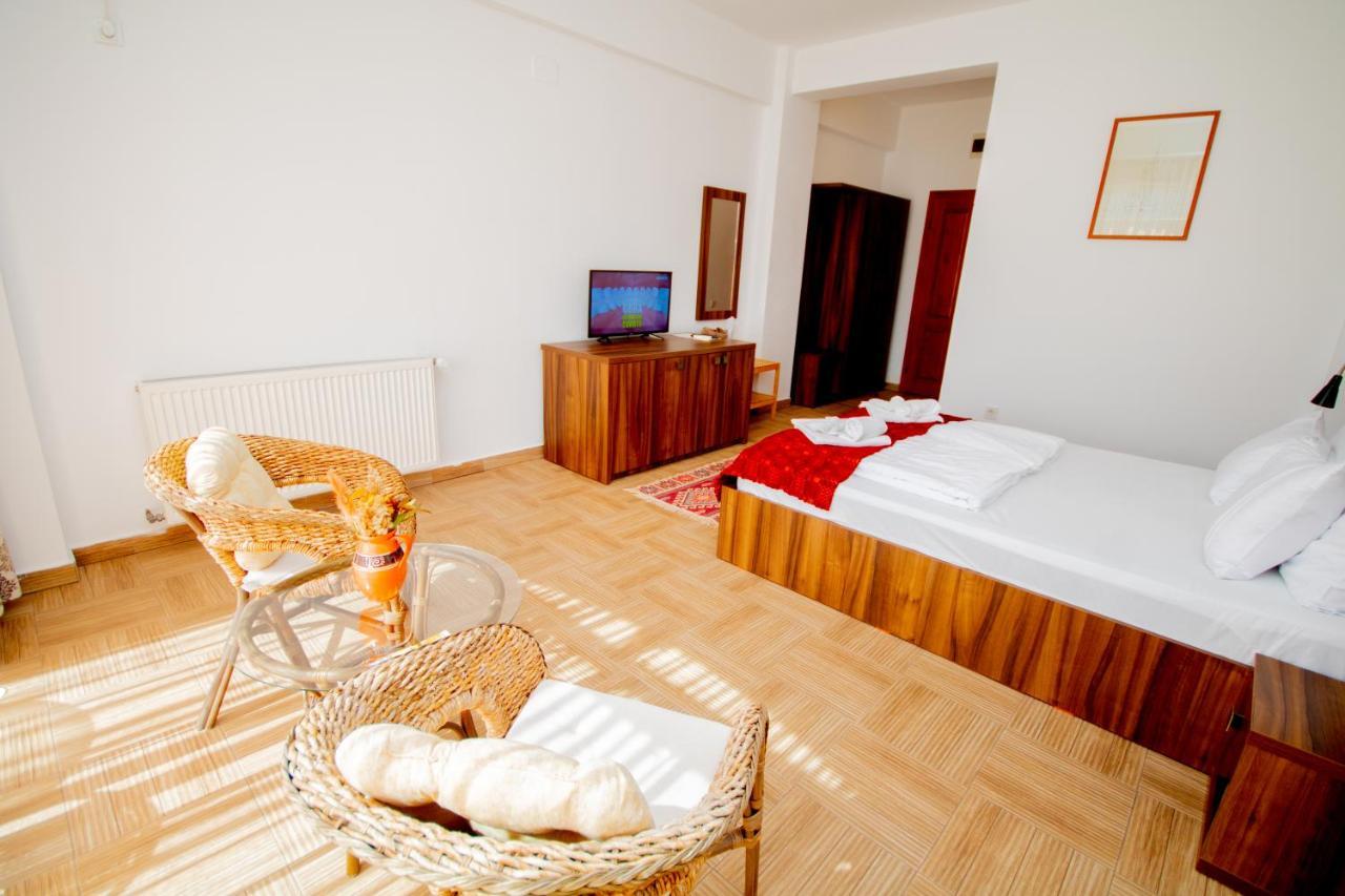 Mai Danube Hotel Ieşelniţa Buitenkant foto