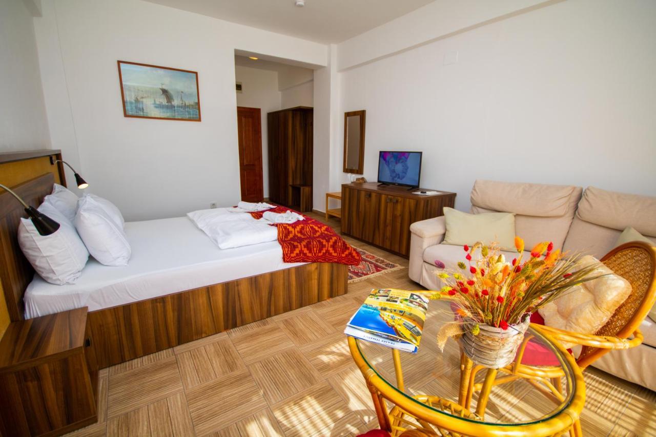 Mai Danube Hotel Ieşelniţa Buitenkant foto