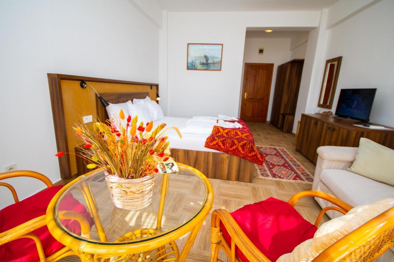 Mai Danube Hotel Ieşelniţa Buitenkant foto