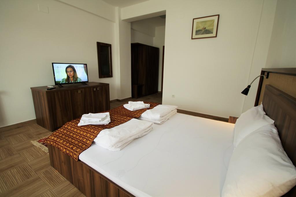 Mai Danube Hotel Ieşelniţa Buitenkant foto