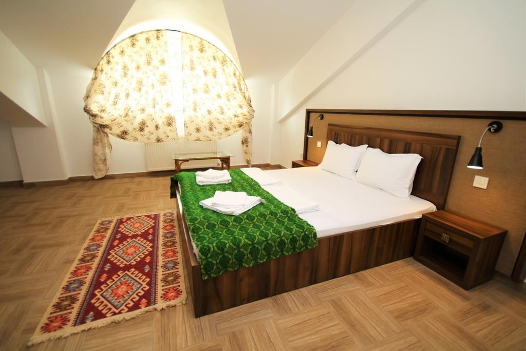 Mai Danube Hotel Ieşelniţa Buitenkant foto