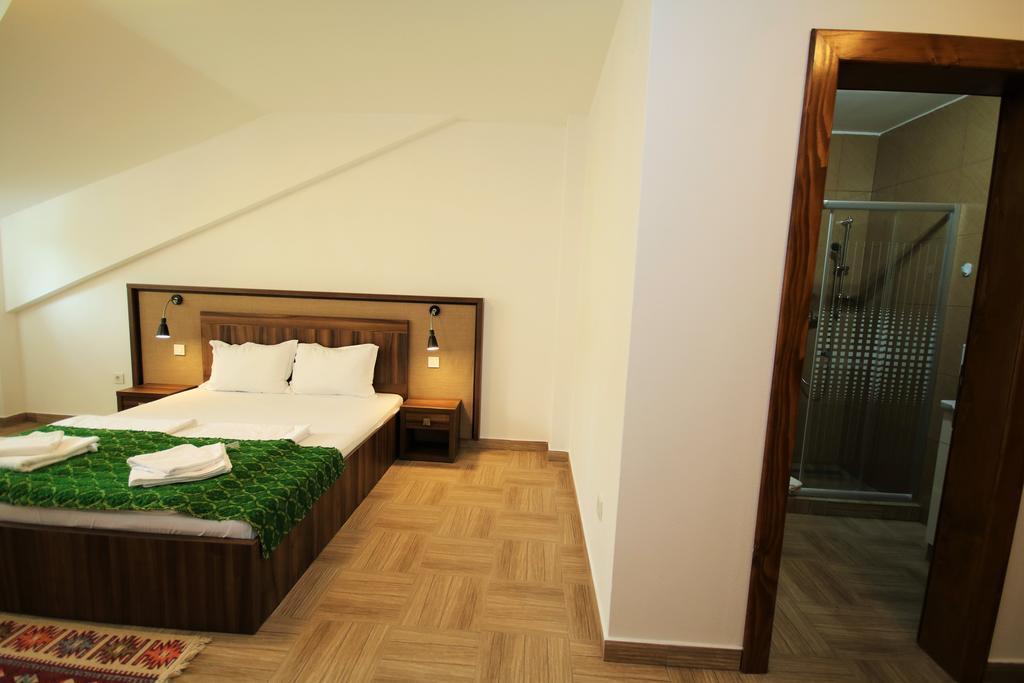 Mai Danube Hotel Ieşelniţa Buitenkant foto