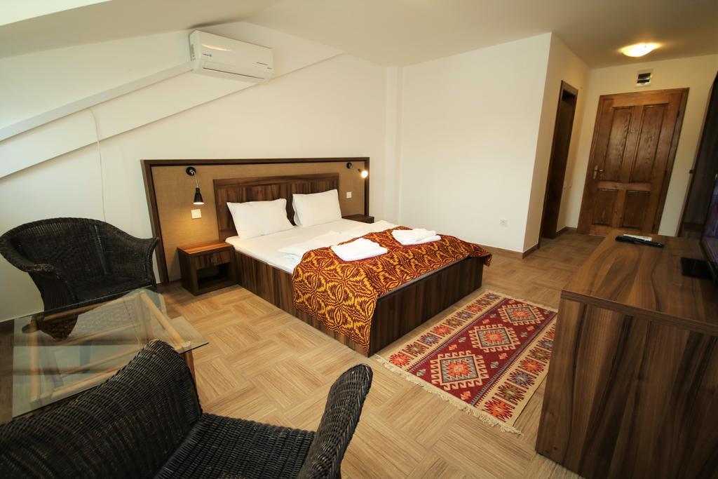 Mai Danube Hotel Ieşelniţa Buitenkant foto