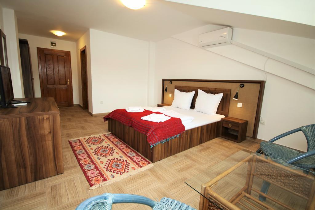 Mai Danube Hotel Ieşelniţa Buitenkant foto