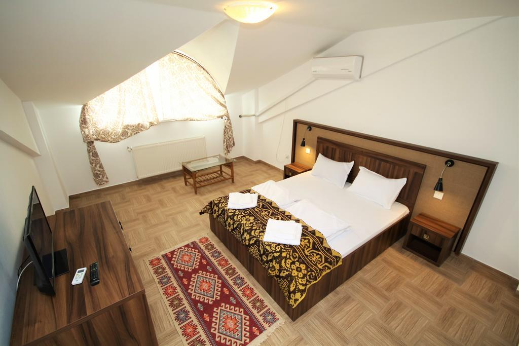 Mai Danube Hotel Ieşelniţa Buitenkant foto