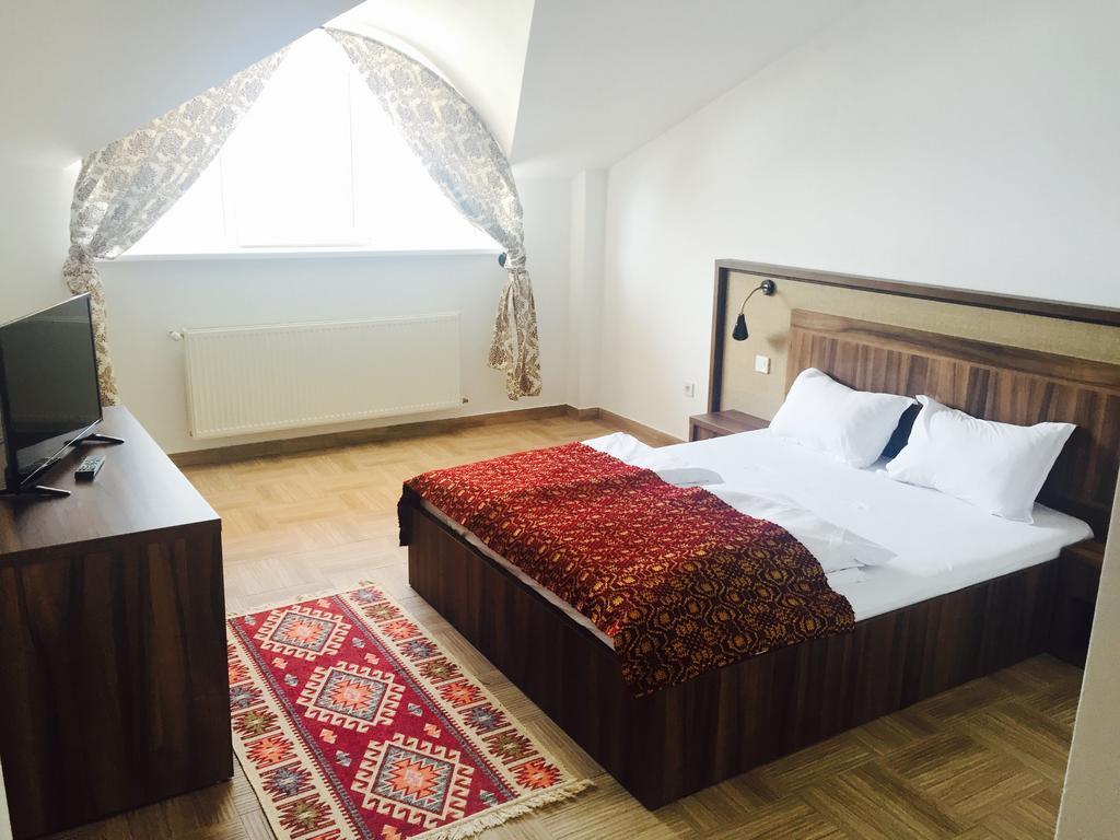 Mai Danube Hotel Ieşelniţa Buitenkant foto
