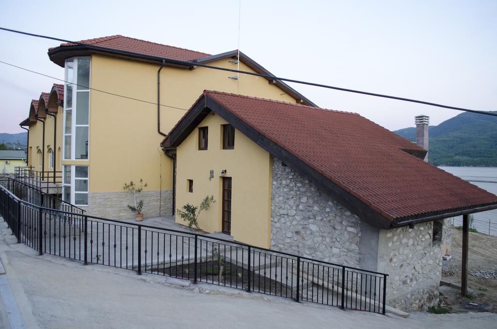 Mai Danube Hotel Ieşelniţa Buitenkant foto