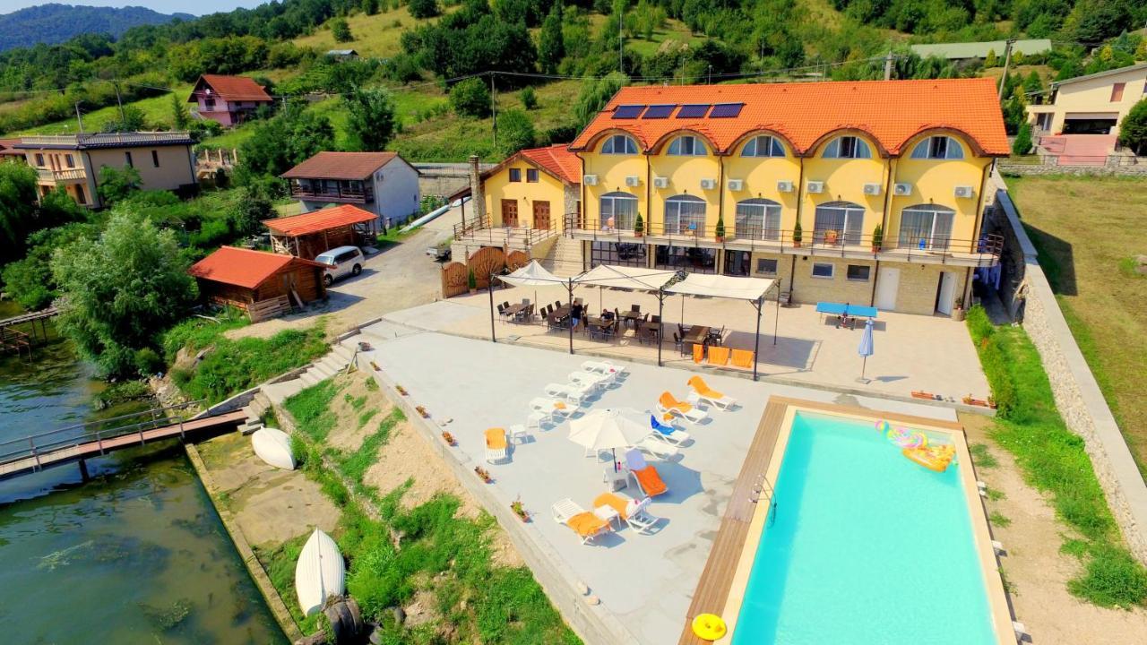 Mai Danube Hotel Ieşelniţa Buitenkant foto
