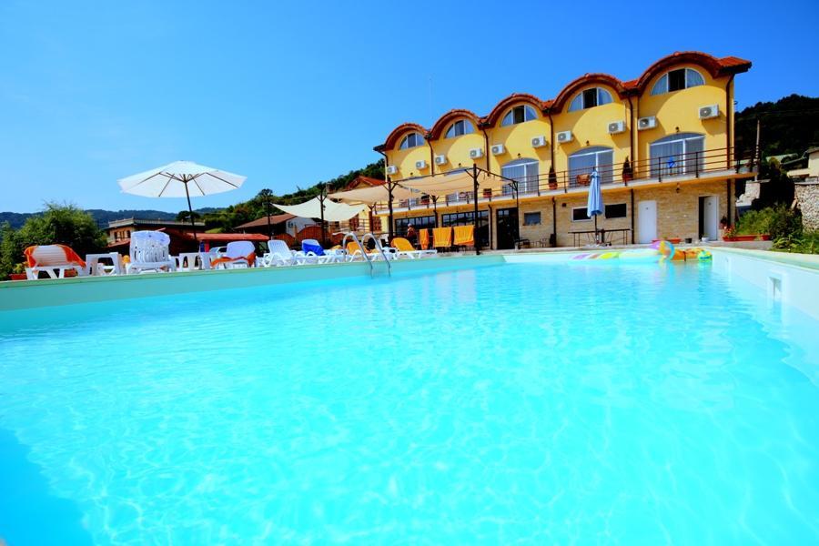 Mai Danube Hotel Ieşelniţa Buitenkant foto