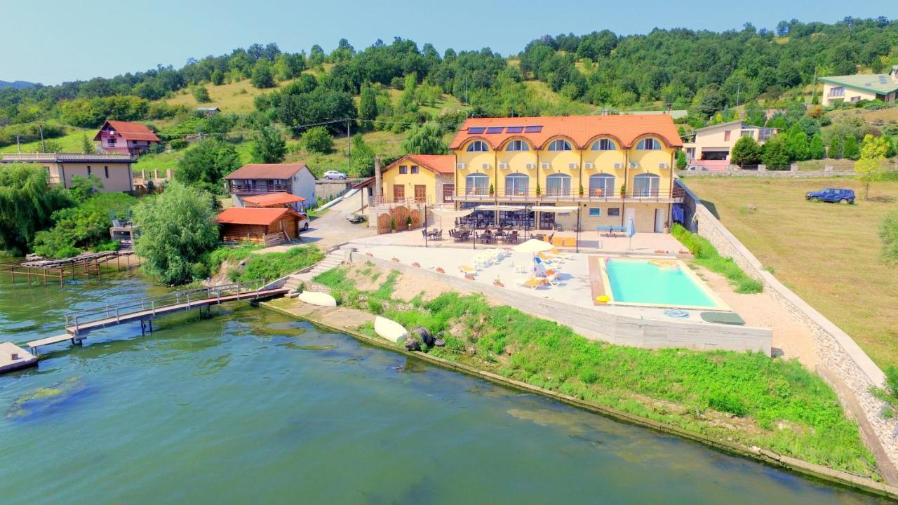 Mai Danube Hotel Ieşelniţa Buitenkant foto