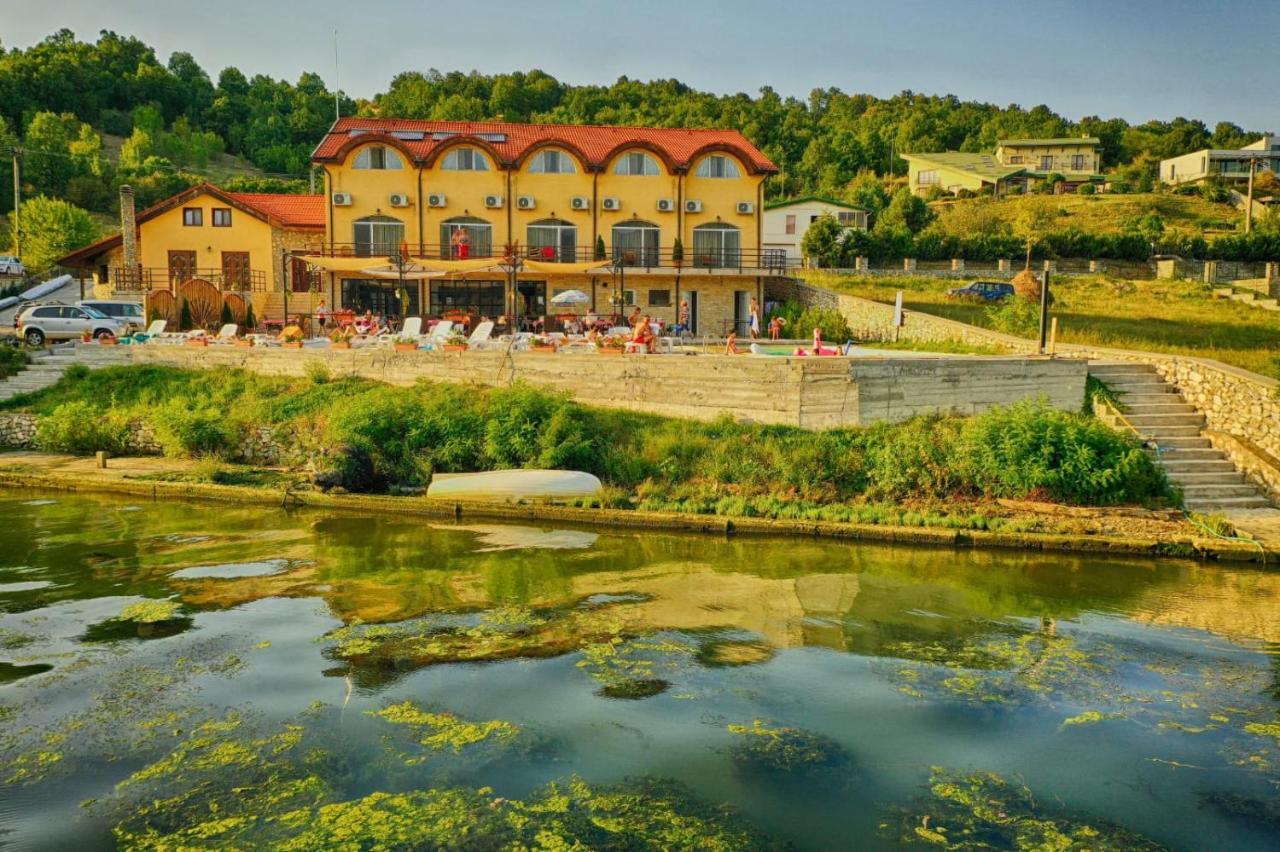 Mai Danube Hotel Ieşelniţa Buitenkant foto